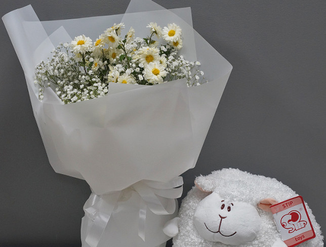 Set of: Chrysanthemum and Baby's Breath Bouquet, and Round Sheep, Height 28 cm photo